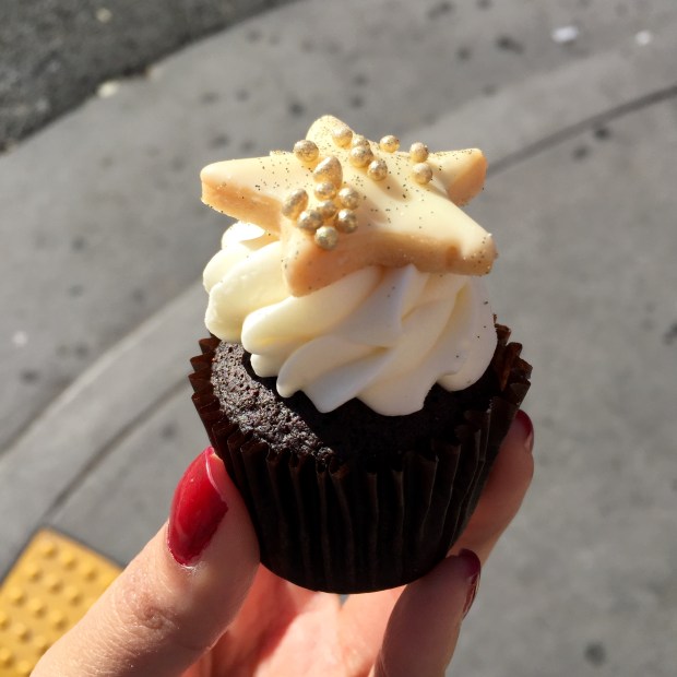 Star cookie chocolate cupcake